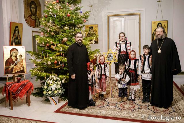 (Foto) Fam. pr. Istrate Mihail - Stănești – Colindători la Reședința Mitropolitană 2022