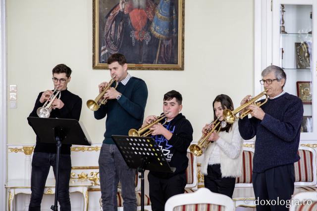 (Foto) Fanfara Perieni – Colindători la Reședința Mitropolitană 2022