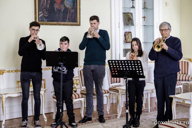 (Foto) Fanfara Perieni – Colindători la Reședința Mitropolitană 2022