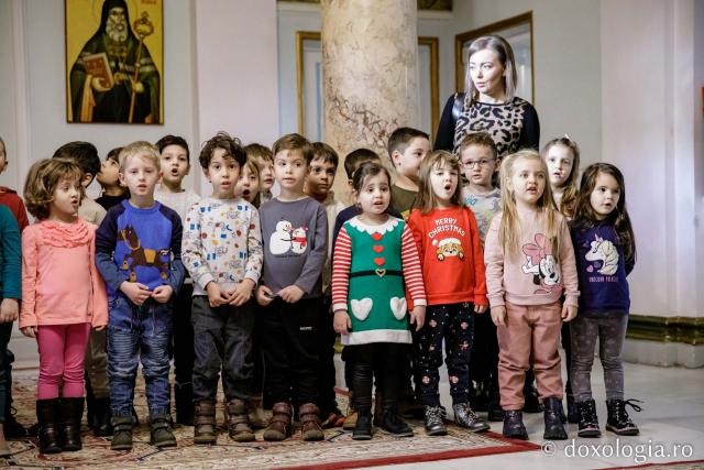 (Foto) Grădinița cu program prelungit „Sf. Sava” Iași – Colindători la Reședința Mitropolitană 2022