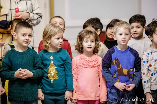 (Foto) Grădinița cu program prelungit „Sf. Sava” Iași – Colindători la Reședința Mitropolitană 2022