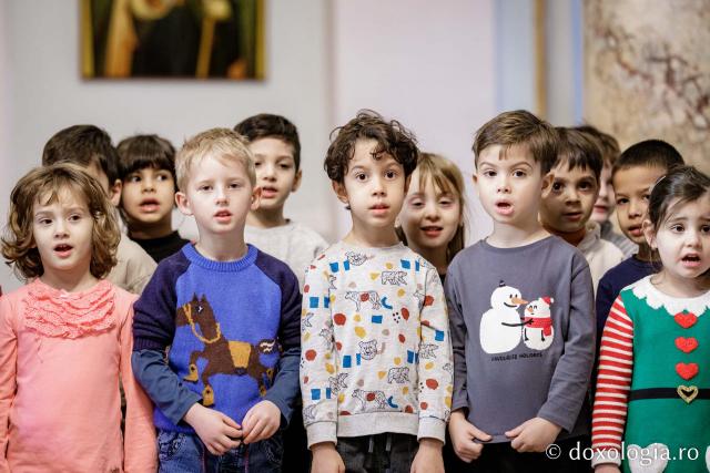 (Foto) Grădinița cu program prelungit „Sf. Sava” Iași – Colindători la Reședința Mitropolitană 2022