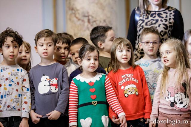 (Foto) Grădinița cu program prelungit „Sf. Sava” Iași – Colindători la Reședința Mitropolitană 2022