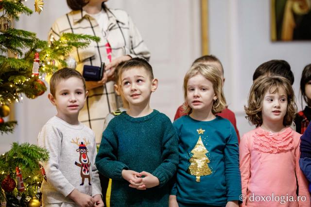 (Foto) Grădinița cu program prelungit „Sf. Sava” Iași – Colindători la Reședința Mitropolitană 2022