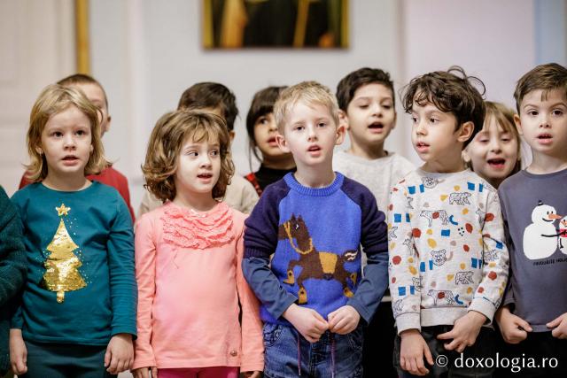 (Foto) Grădinița cu program prelungit „Sf. Sava” Iași – Colindători la Reședința Mitropolitană 2022
