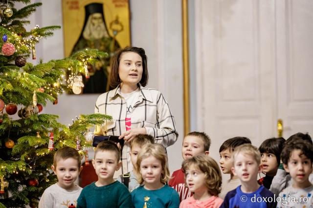 (Foto) Grădinița cu program prelungit „Sf. Sava” Iași – Colindători la Reședința Mitropolitană 2022
