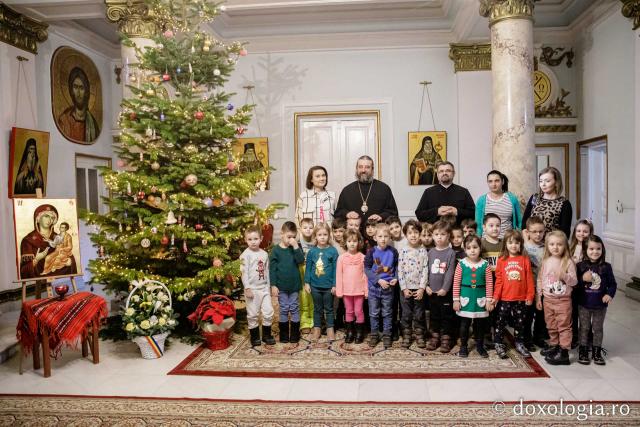 (Foto) Grădinița cu program prelungit „Sf. Sava” Iași – Colindători la Reședința Mitropolitană 2022