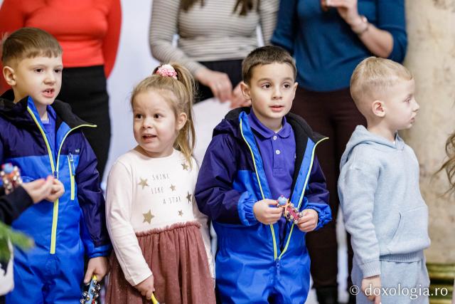 (Foto) Grădinița nr. 14 Iași – Colindători la Reședința Mitropolitană 2022