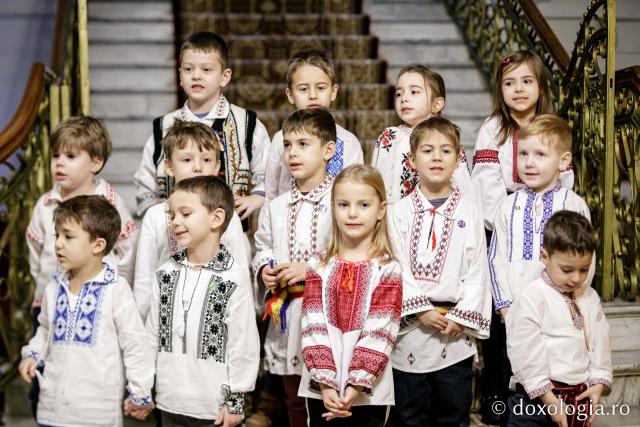 (Foto) Grădinița Sf. Sava – Colindători la Reședința Mitropolitană 2022