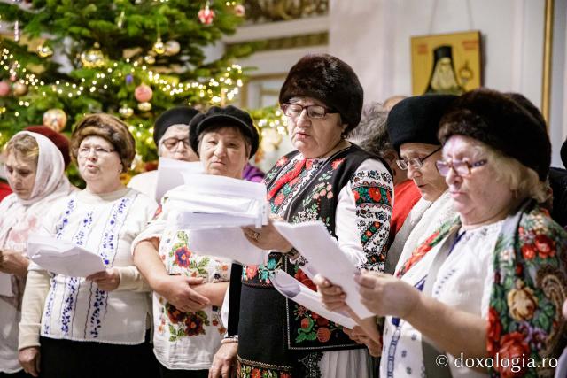 (Foto) Centrul de bătrâni din cadrul Fundației Solidaritate și Speranță Iași și Centrul de bătrâni din cadrul Parohiei Binecredinciosul Voievod Ștefan cel Mare și Sfânt din Iași - Colindători la Reședința Mitropolitană 2022 (Foto) Centrul de bătrâni din cadrul Fundației Solidaritate și Speranță Iași și Centrul de bătrâni din cadrul Parohiei Binecredinciosul Voievod Ștefan cel Mare și Sfânt din Iași - Colindători la Reședința Mitropolitană 2022