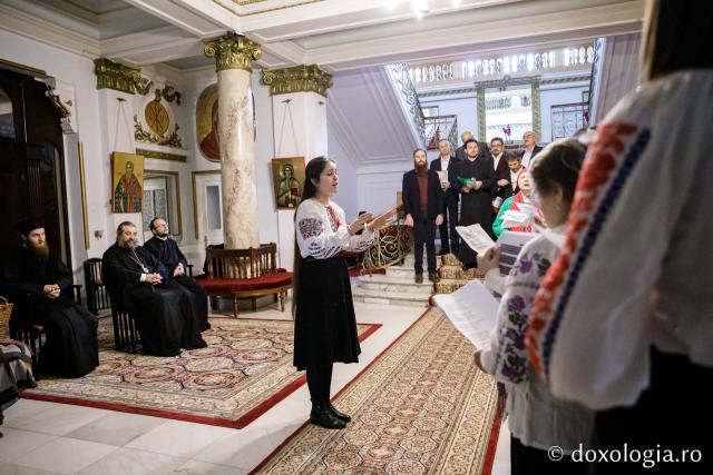 (Foto) Centrul de bătrâni din cadrul Fundației Solidaritate și Speranță Iași și Centrul de bătrâni din cadrul Parohiei Binecredinciosul Voievod Ștefan cel Mare și Sfânt din Iași - Colindători la Reședința Mitropolitană 2022 (Foto) Centrul de bătrâni din cadrul Fundației Solidaritate și Speranță Iași și Centrul de bătrâni din cadrul Parohiei Binecredinciosul Voievod Ștefan cel Mare și Sfânt din Iași - Colindători la Reședința Mitropolitană 2022
