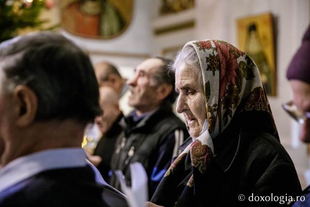 (Foto) Centrul de bătrâni din cadrul Fundației Solidaritate și Speranță Iași și Centrul de bătrâni din cadrul Parohiei Binecredinciosul Voievod Ștefan cel Mare și Sfânt din Iași - Colindători la Reședința Mitropolitană 2022 (Foto) Centrul de bătrâni din cadrul Fundației Solidaritate și Speranță Iași și Centrul de bătrâni din cadrul Parohiei Binecredinciosul Voievod Ștefan cel Mare și Sfânt din Iași - Colindători la Reședința Mitropolitană 2022