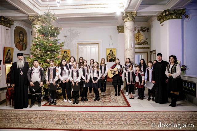 (Foto) Parohia Orzeni – Colindători la Reședința Mitropolitană 2022   