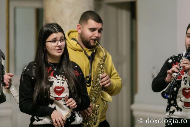 (Foto) Grup vocal-instrumental – Colindători la Reședința Mitropolitană 2022