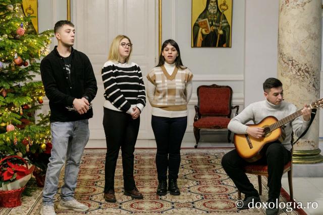 (Foto) Grup vocal-instrumental – Colindători la Reședința Mitropolitană 2022
