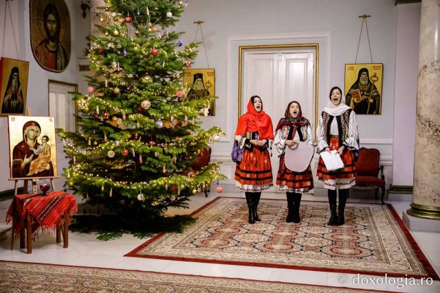 (Foto) Grupul „Pe aripi de Colind” – Colindători la Reședința Mitropolitană 2022