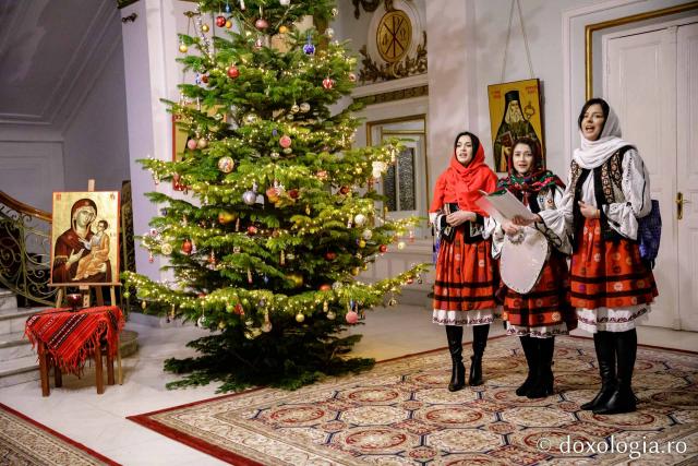 (Foto) Grupul „Pe aripi de Colind” – Colindători la Reședința Mitropolitană 2022