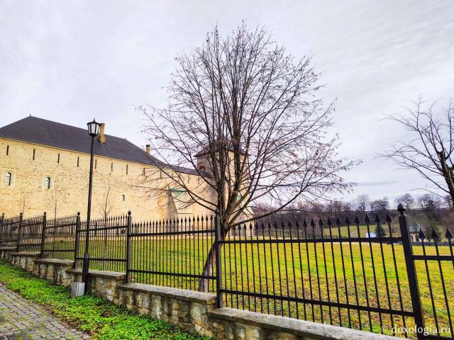 (Foto) Liniștea de la Mănăstirea Dragomirna