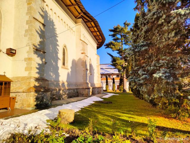 (Foto) Liniștea de la Mănăstirea Slatina