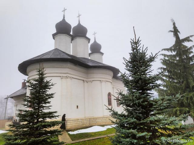 (Foto) Liniștea de la Mănăstirea Vorona