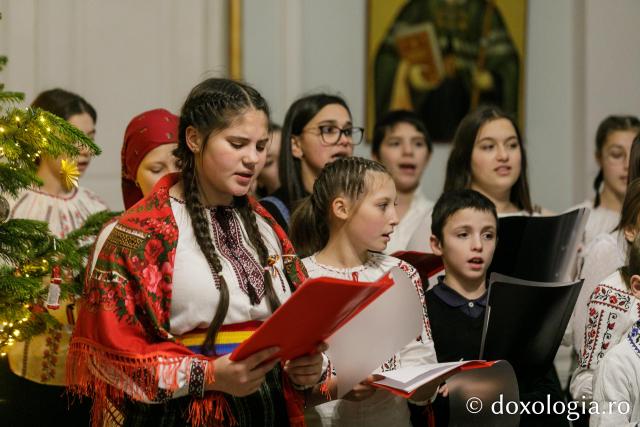 (Foto) Parohia Buhăieni – Colindători la Reședința Mitropolitană 2022
