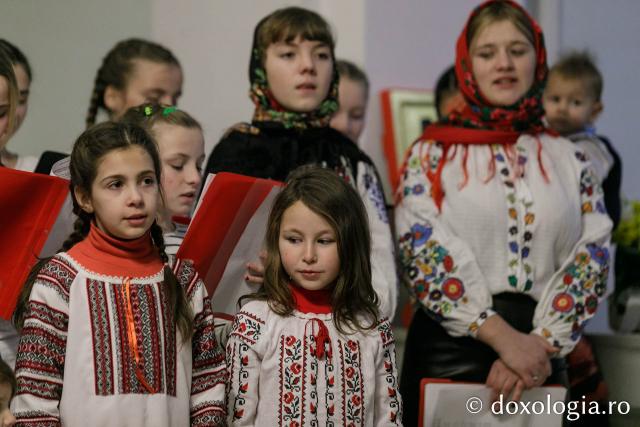 (Foto) Parohia Buhăieni – Colindători la Reședința Mitropolitană 2022