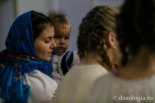 (Foto) Parohia Buhăieni – Colindători la Reședința Mitropolitană 2022