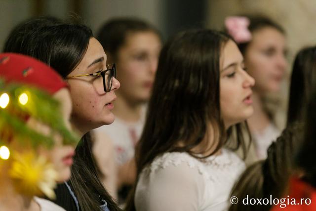 (Foto) Parohia Buhăieni – Colindători la Reședința Mitropolitană 2022