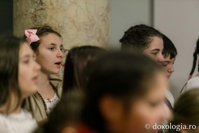 (Foto) Parohia Buhăieni – Colindători la Reședința Mitropolitană 2022