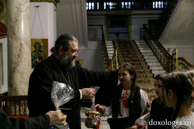 (Foto) Parohia Buhăieni – Colindători la Reședința Mitropolitană 2022