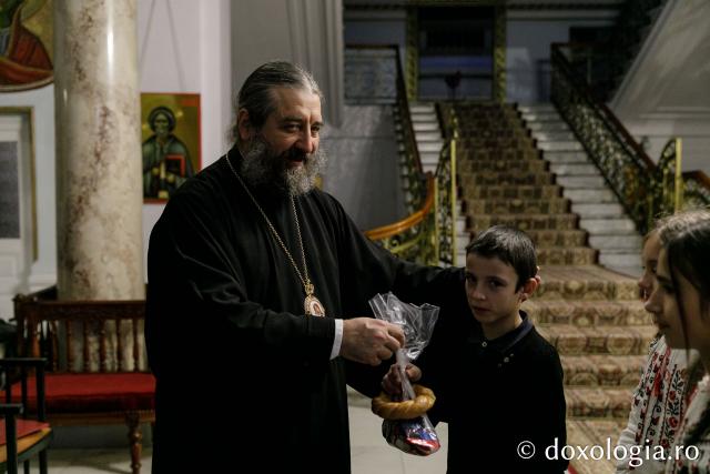 (Foto) Parohia Buhăieni – Colindători la Reședința Mitropolitană 2022