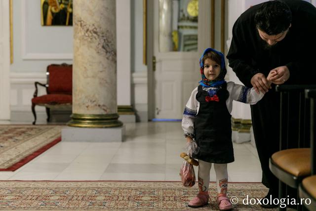 (Foto) Parohia Buhăieni – Colindători la Reședința Mitropolitană 2022