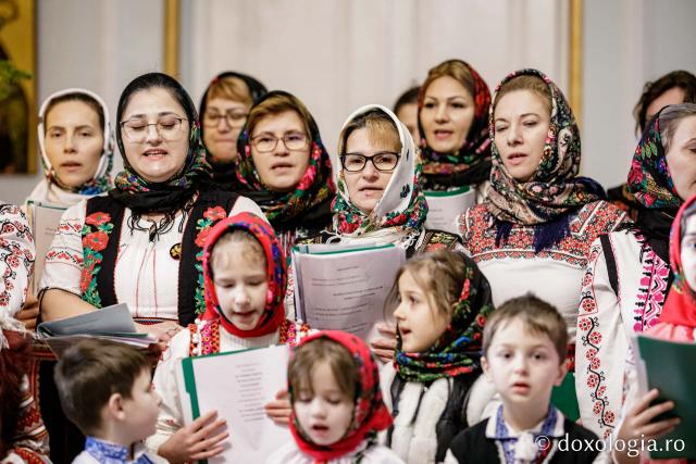 (Foto) Parohia Ciurea – Colindători la Reședința Mitropolitană 2022