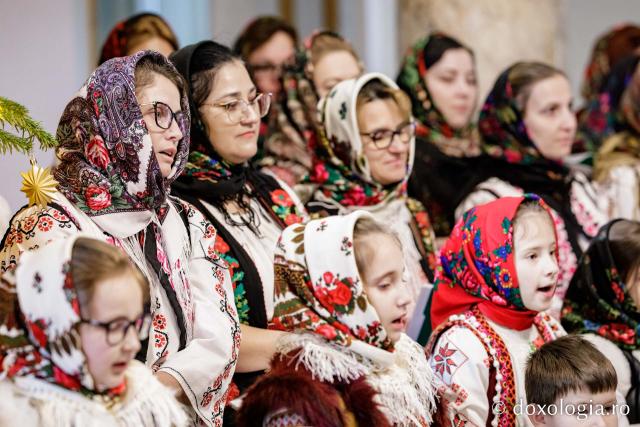 (Foto) Parohia Ciurea – Colindători la Reședința Mitropolitană 2022