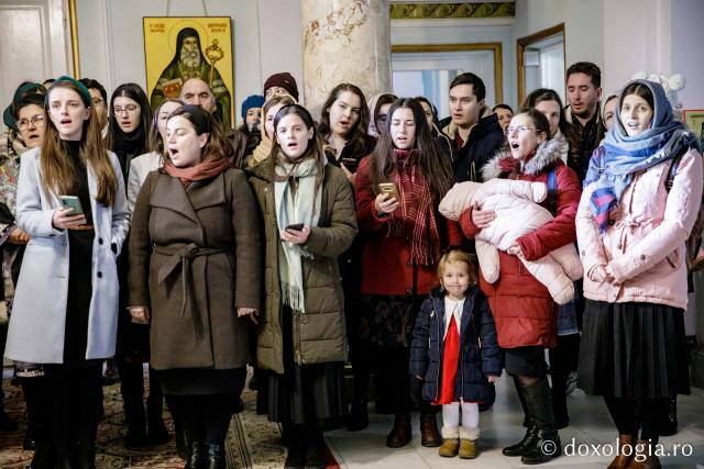 (Foto) Parohia Curelari – Colindători la Reședința Mitropolitană 2022