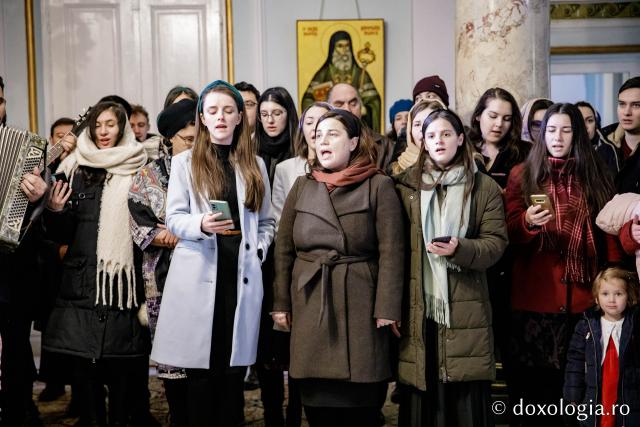 (Foto) Parohia Curelari – Colindători la Reședința Mitropolitană 2022