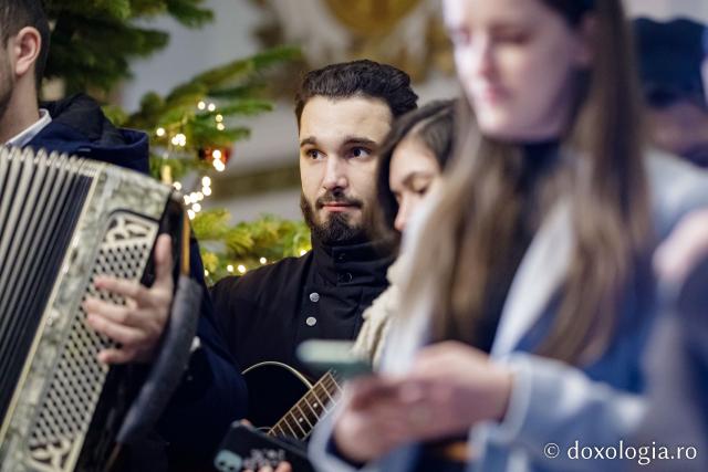 (Foto) Parohia Curelari – Colindători la Reședința Mitropolitană 2022