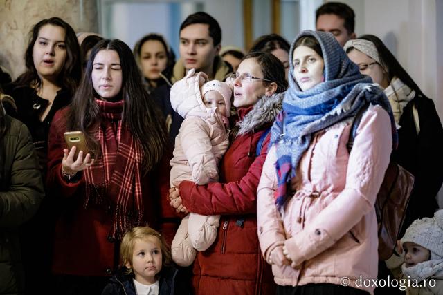 (Foto) Parohia Curelari – Colindători la Reședința Mitropolitană 2022