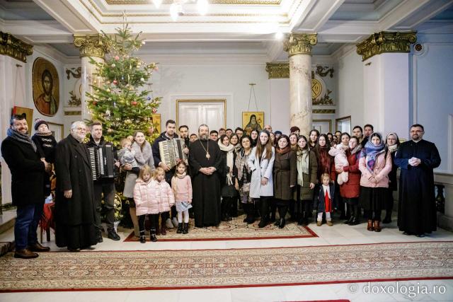 (Foto) Parohia Curelari – Colindători la Reședința Mitropolitană 2022
