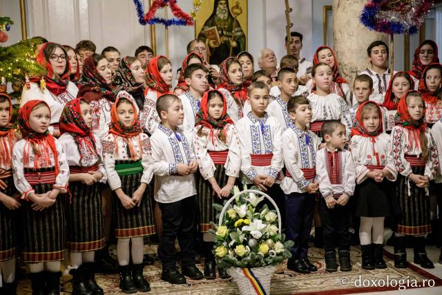 (Foto) Parohia Feredeni – Colindători la Reședința Mitropolitană 2022