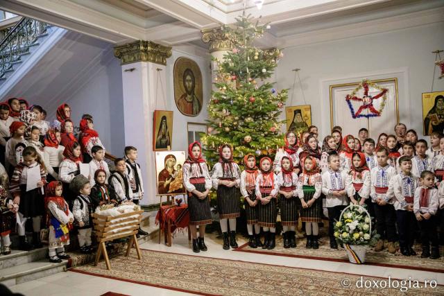 (Foto) Parohia Feredeni – Colindători la Reședința Mitropolitană 2022