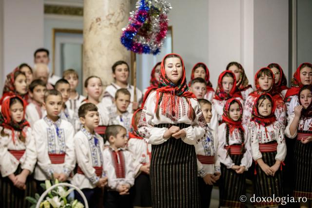 (Foto) Parohia Feredeni – Colindători la Reședința Mitropolitană 2022