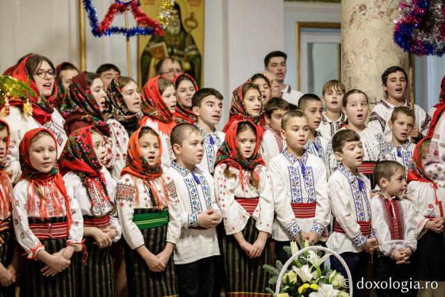 (Foto) Parohia Feredeni – Colindători la Reședința Mitropolitană 2022