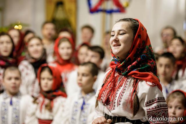 (Foto) Parohia Feredeni – Colindători la Reședința Mitropolitană 2022