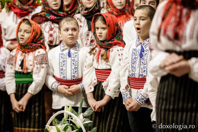 (Foto) Parohia Feredeni – Colindători la Reședința Mitropolitană 2022
