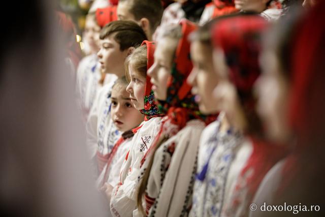 (Foto) Parohia Feredeni – Colindători la Reședința Mitropolitană 2022