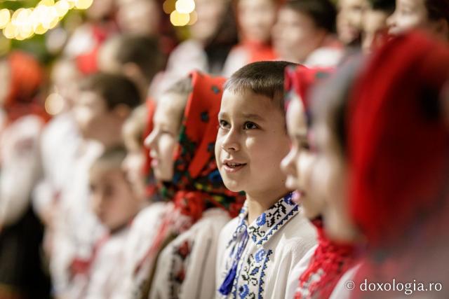 (Foto) Parohia Feredeni – Colindători la Reședința Mitropolitană 2022