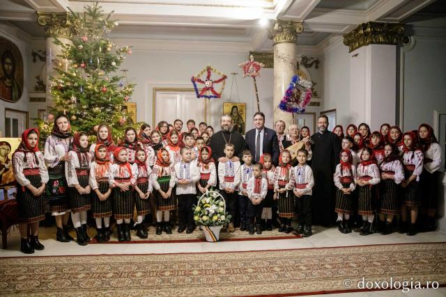(Foto) Parohia Feredeni – Colindători la Reședința Mitropolitană 2022