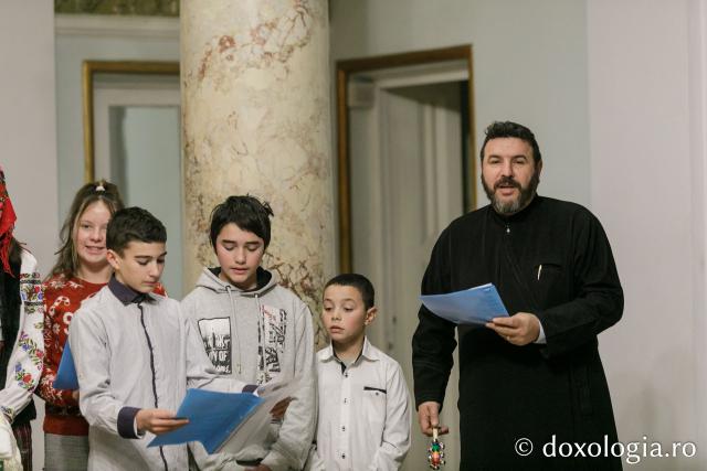 (Foto) Parohia Ghelăiești – Colindători la Reședința Mitropolitană 2022