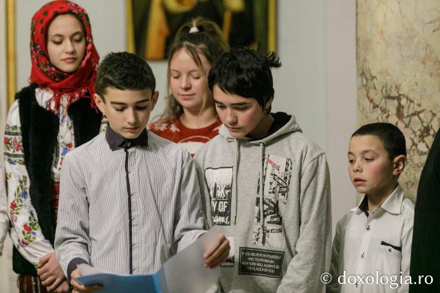 (Foto) Parohia Ghelăiești – Colindători la Reședința Mitropolitană 2022